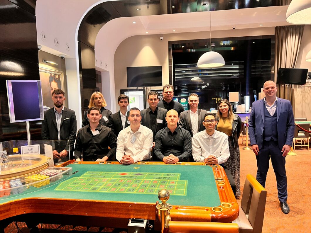 Groupe de croupier stagiaire