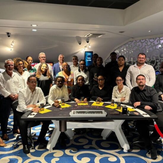 Groupe de stagiaires croupiers au casino de la Martinique