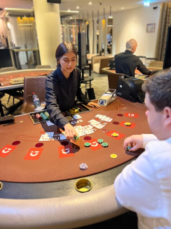 stagiaires en phase de paiement lors d'une simulation de partie