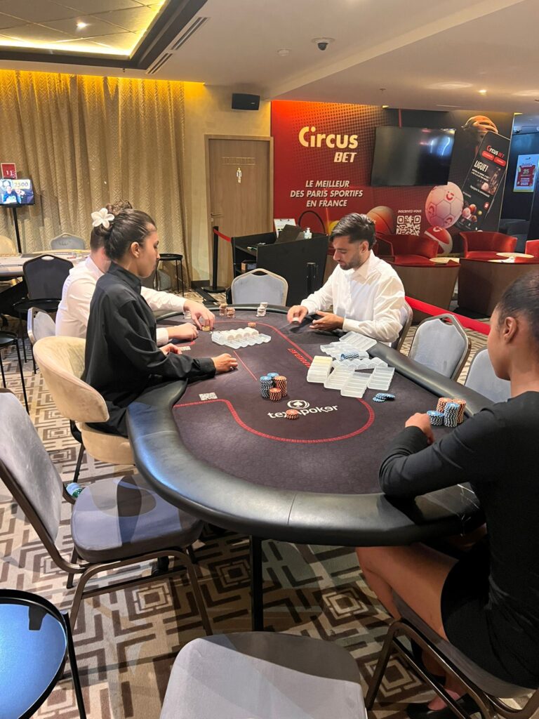 entrainement croupier avec jetons