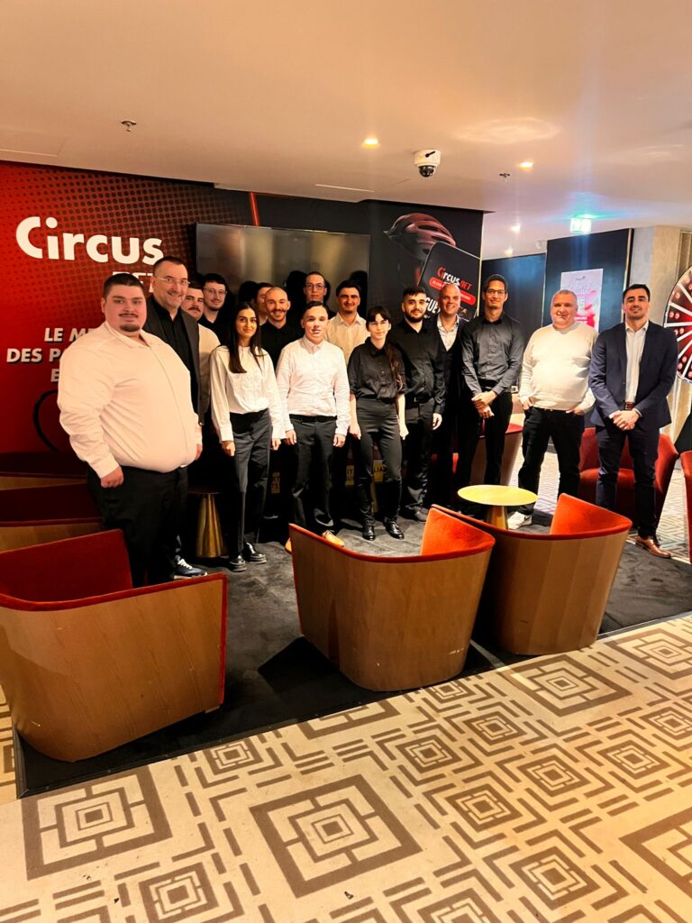 groupe de futurs croupier au club circus